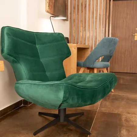 Daire Centerstage1 Boutique - Hemisphere1 Stylish Selanik